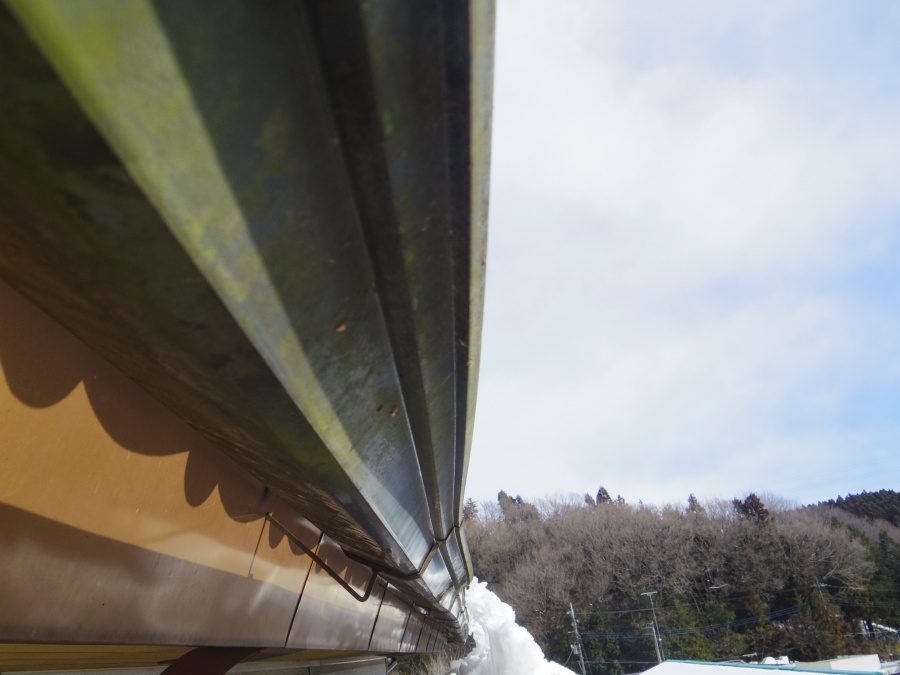 金具が曲がっています