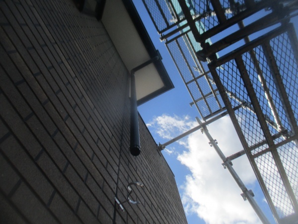 縦樋と集水器を繋ぎました