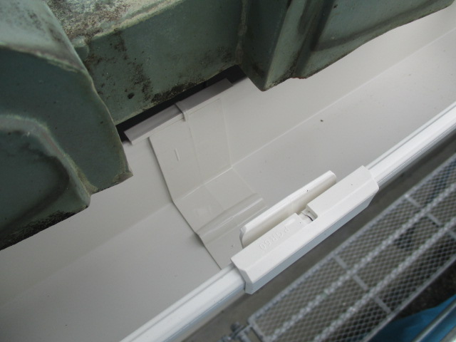 軒樋繋ぎの内側です