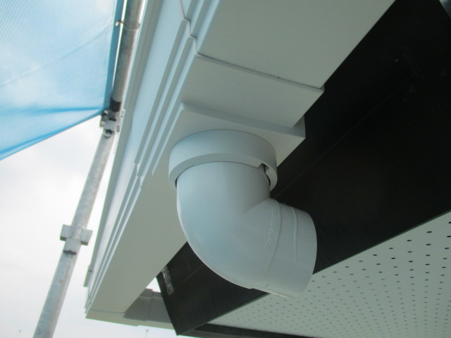 集水器にエルボーを取り付けました