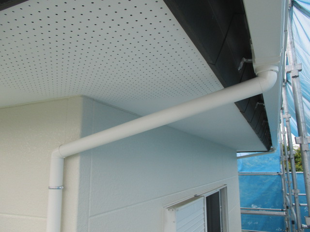 集水器と縦樋を繋ぎました