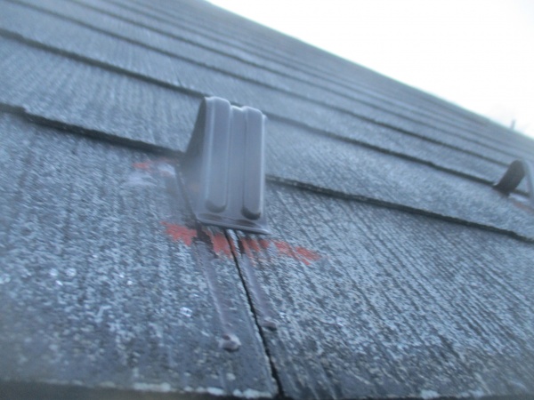 雪止めを中塗りだめ込み塗装しました