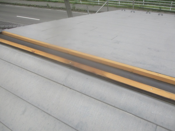 棟板金を取り外しました