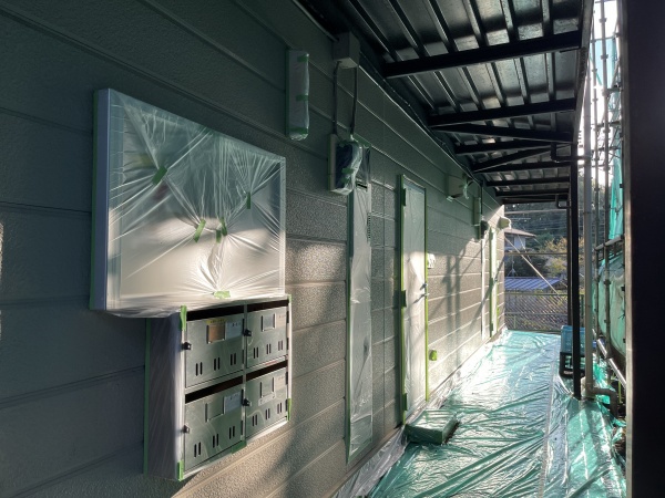 １階アプローチの養生終了です