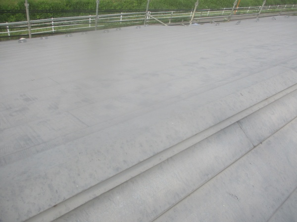 棟板金の取り付け終了です