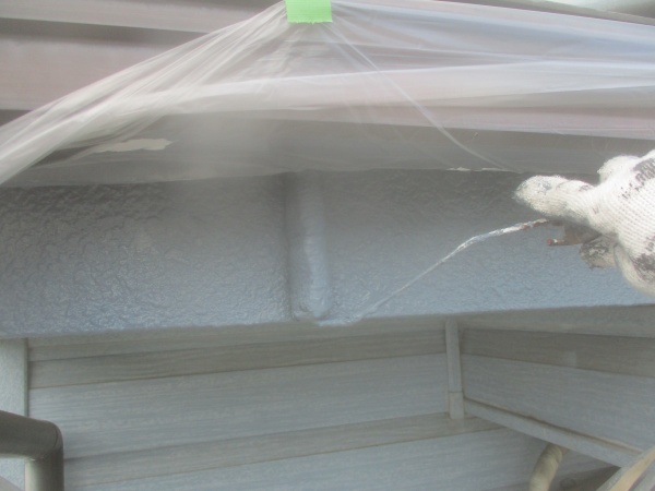 上塗り塗装中です