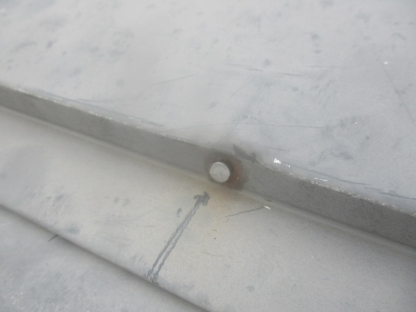 シーリング前の固定釘の状態です