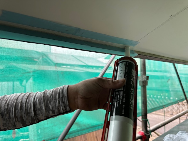 シーリングの打設中です