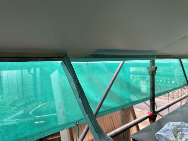 養生を剥がします