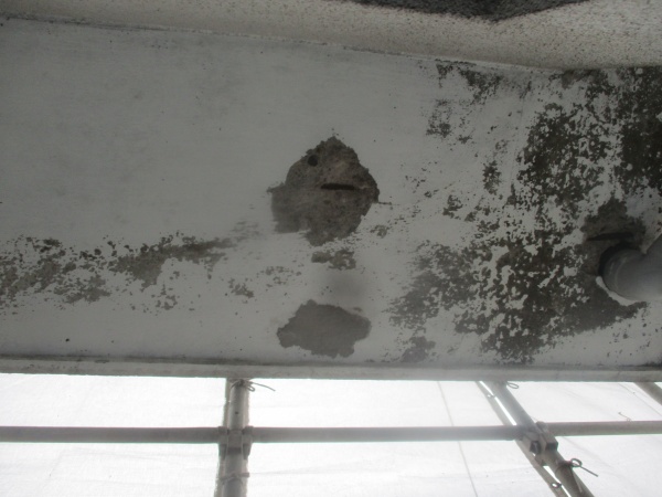 １階の軒天の状態です