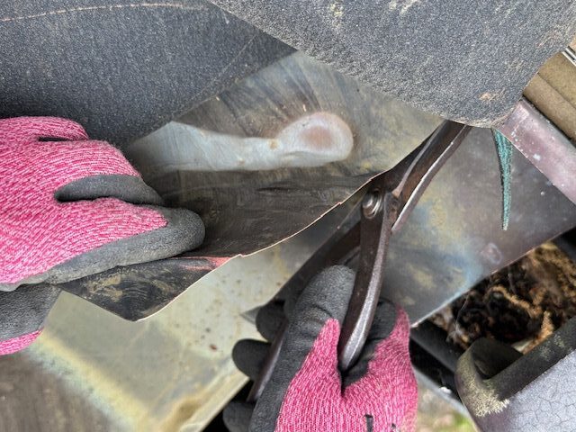 板金の加工中です