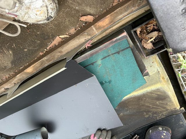 板金の加工中です