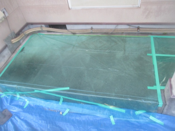 勝手口の土間養生をしました