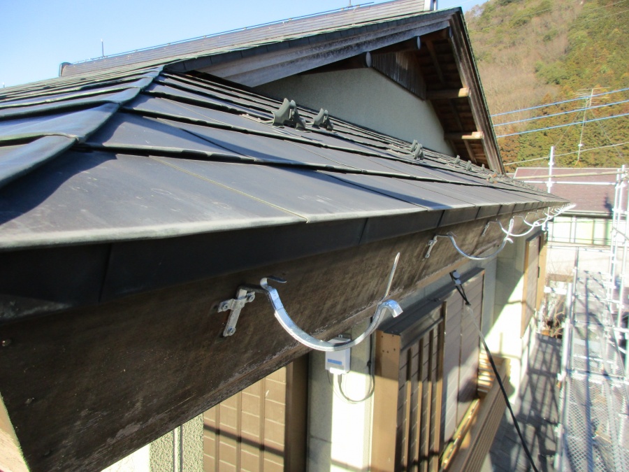 支持金具取り付け