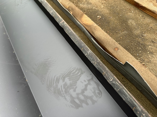 谷樋の固定中です