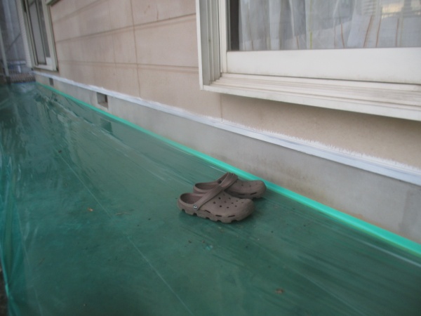 壁水切りのさび止め塗装が終了しました