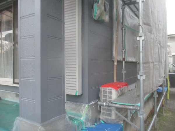 １階の中塗り塗装が終了しました