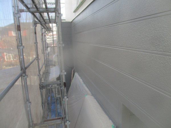 １階の上塗り塗装が終了しました