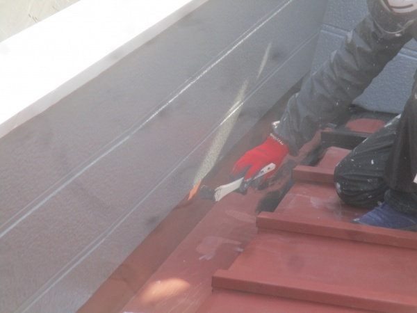 内樋の刷毛塗装中です