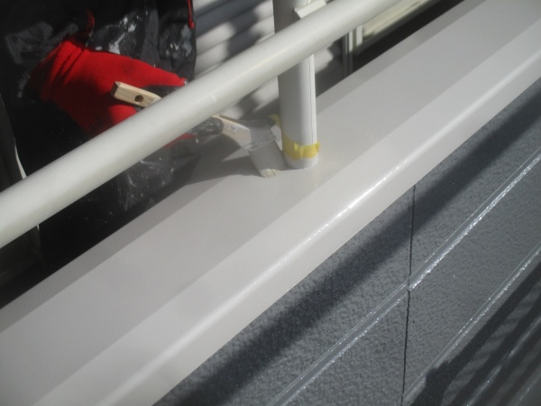 笠木の上塗り中です