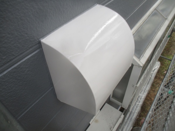 排気ダクトの中塗りが終了しました