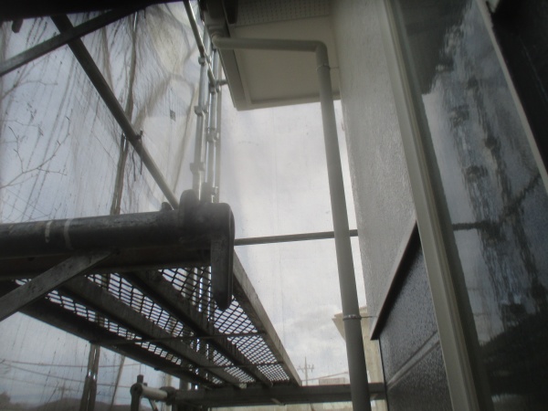 縦樋を取り付け完工です