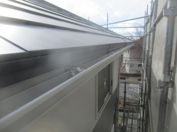 軒樋を取り付けました