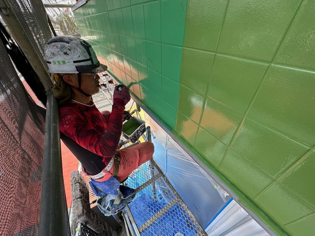 外壁塗装中です