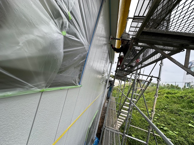 白面外壁の１回目です