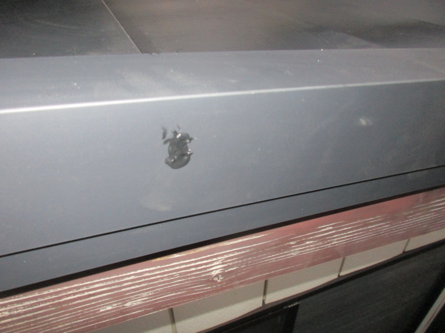 釘頭をシーリングしました