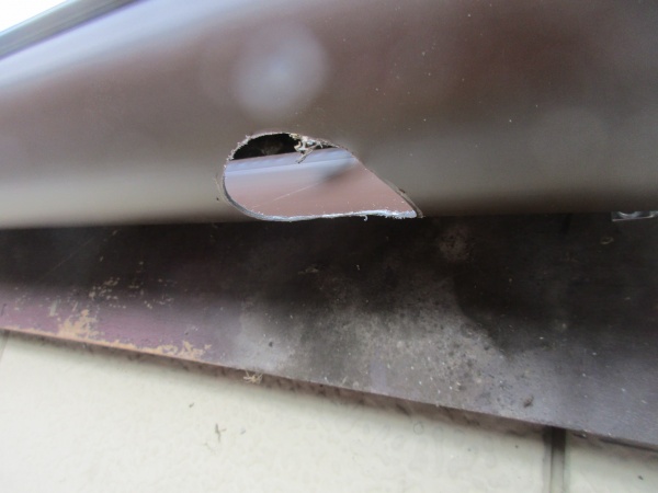 排水穴を開けました