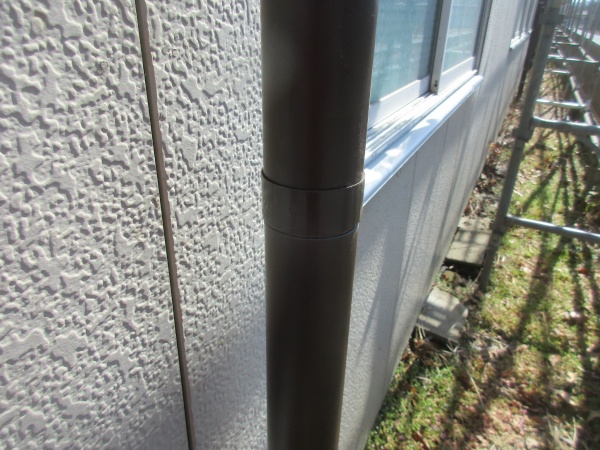 縦樋の収まりです