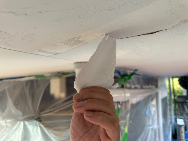 軒天１回目塗装後です