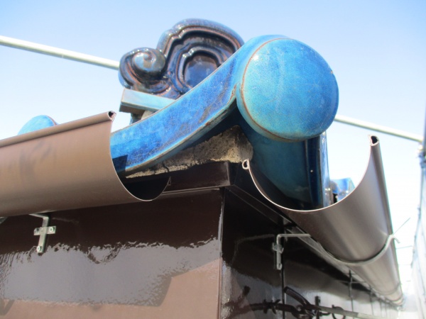 軒樋を取り付けました