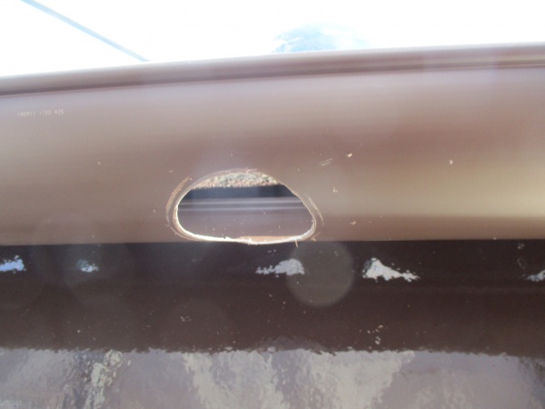 排水穴を開けました