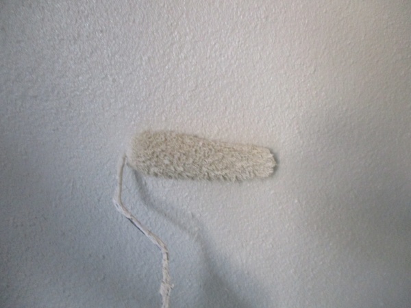 室内の上塗り中です