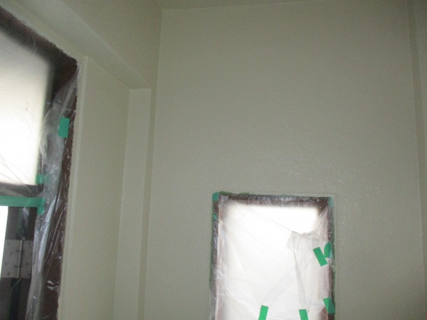 室内の中塗り終了です