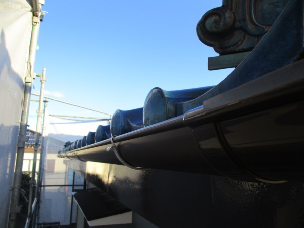 軒樋取り付け完工です