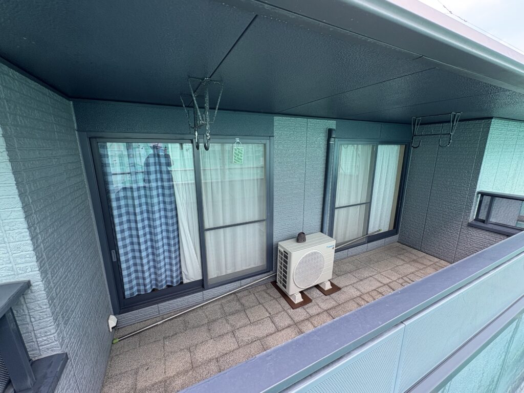 ベランダ床の洗浄終了です