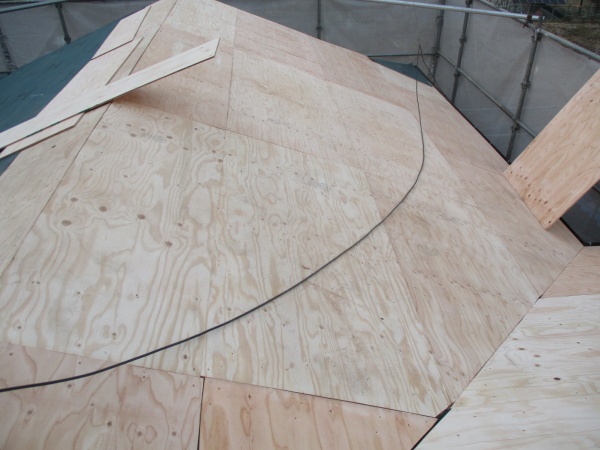 北面の野地板が貼り終わりました