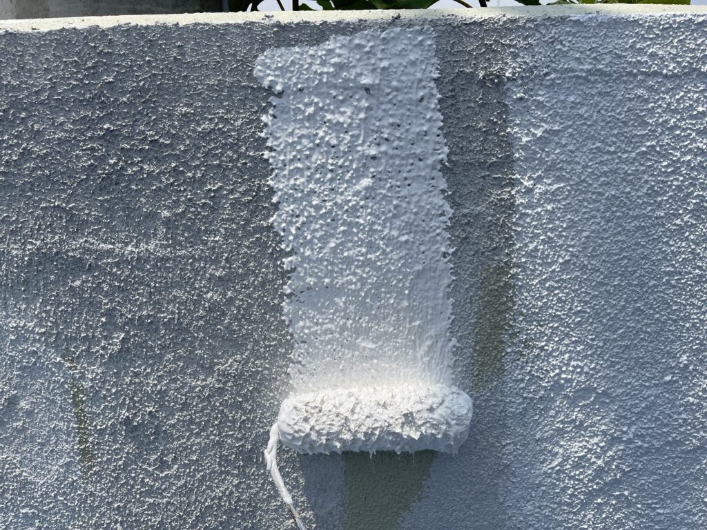 門塀の下塗り中です