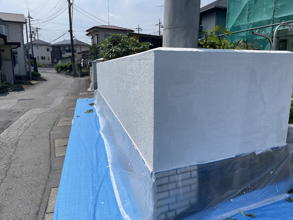 門塀の下塗り終了です