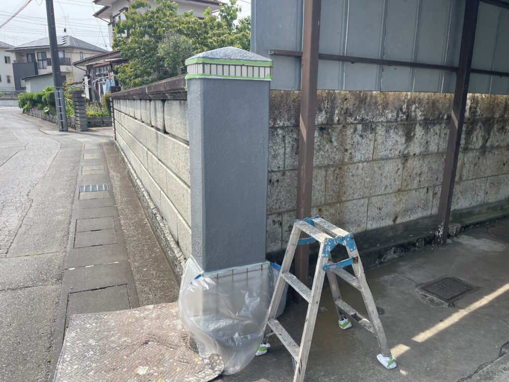 門塀の中塗り終了です