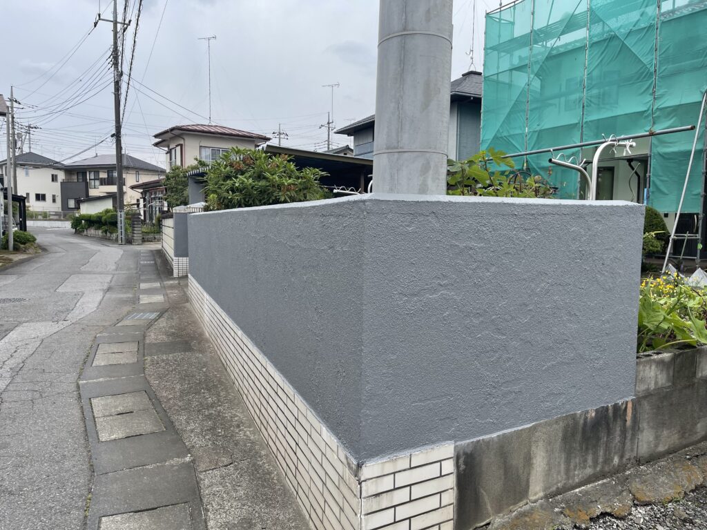 門塀の中塗り終了です