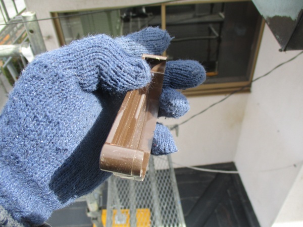 ボンドを入れました