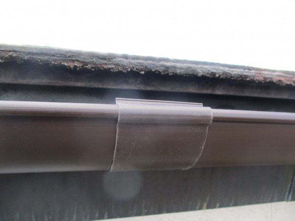 ボンドを入れて固定しました