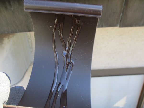 軒継ぎ手にボンドを塗布しました