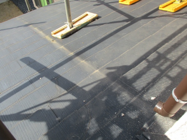 既存の這い樋取り付け跡です