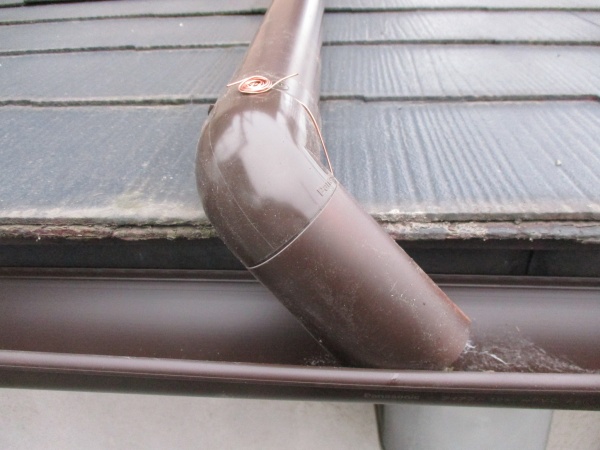 這い樋を取り付けました