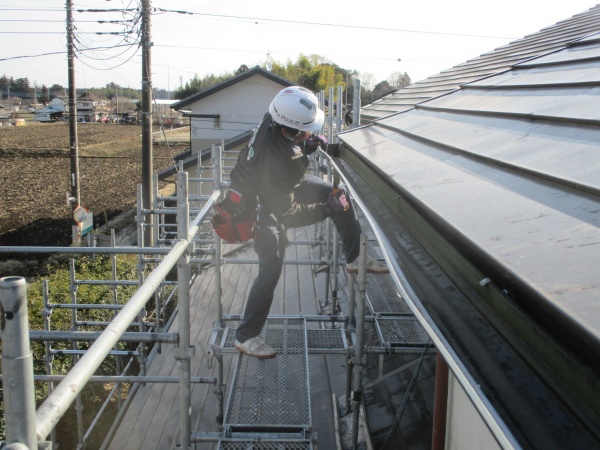 軒樋の撤去中です